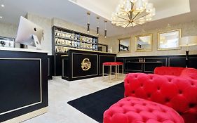 Spanish Diamond Luxury Suites & Jacuzzi
